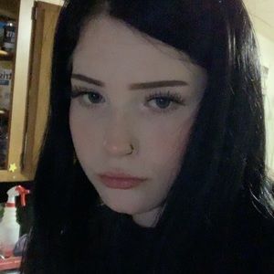 Meet your Posher, Chloe